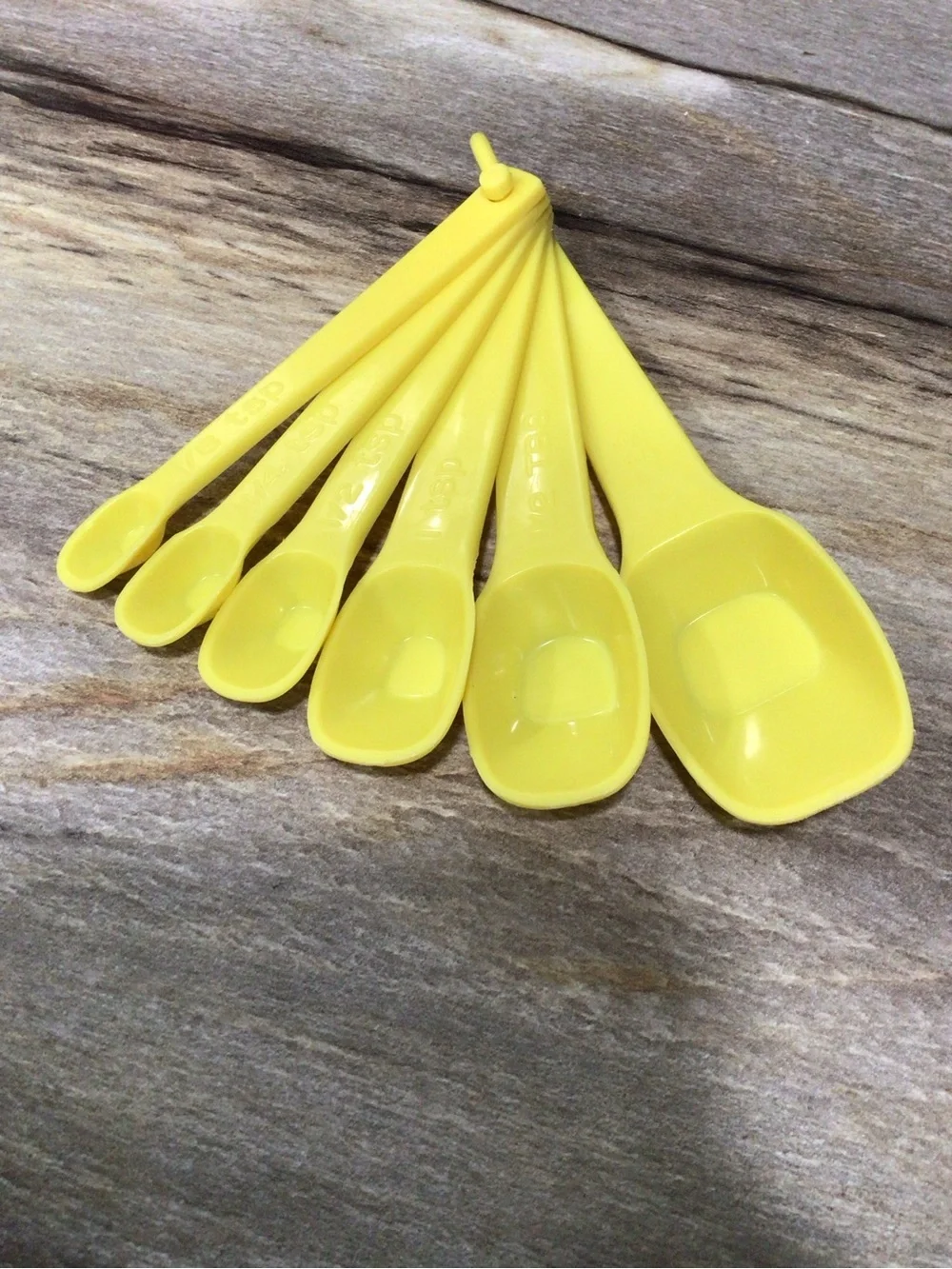 Vtg Rubbermaid Yellow Nesting Measuring Spoons Set 6pc 2231-2236 Plastic Ring